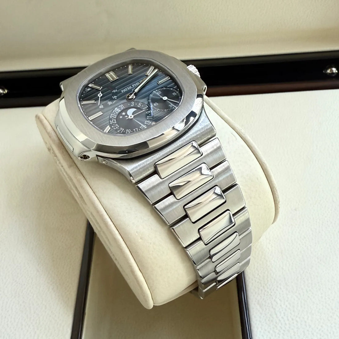 Patek Philippe Nautilus - Mouvement Suisse