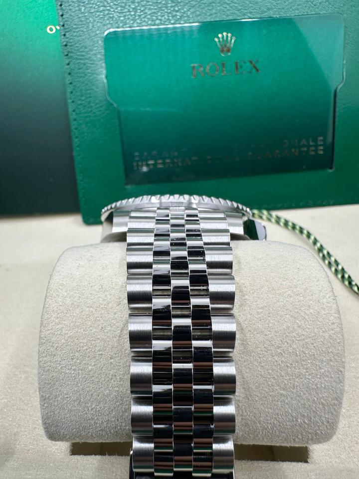 Rolex GMT-Master II
Bruce Wayne Jubilee Bracelet 2026 New with box and papers