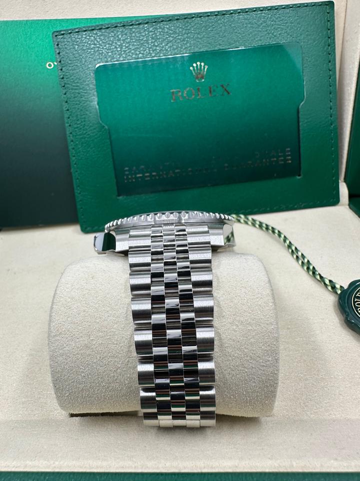 Rolex GMT-Master II
Bruce Wayne Jubilee Bracelet 2026 New with box and papers